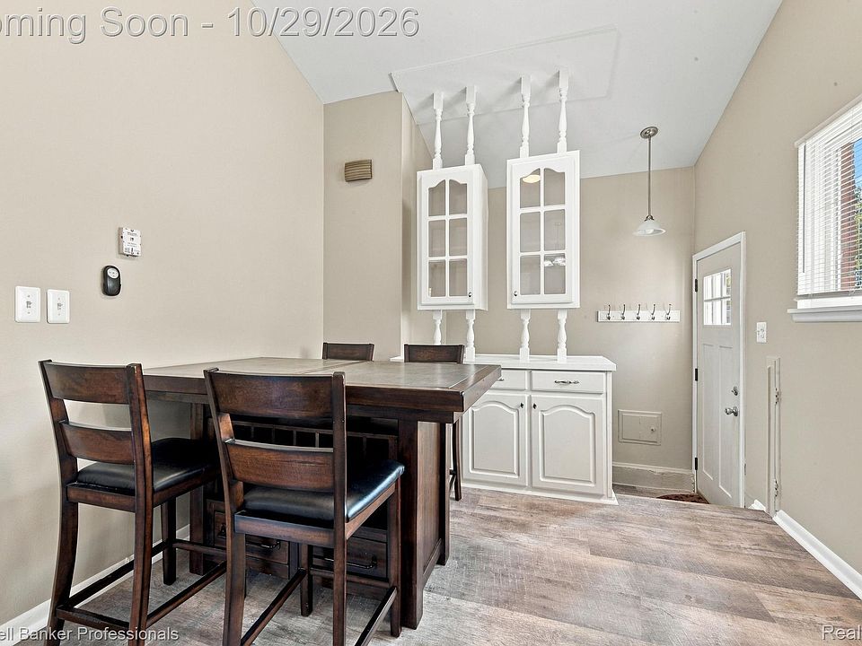 22704 Furton St, photo 11
