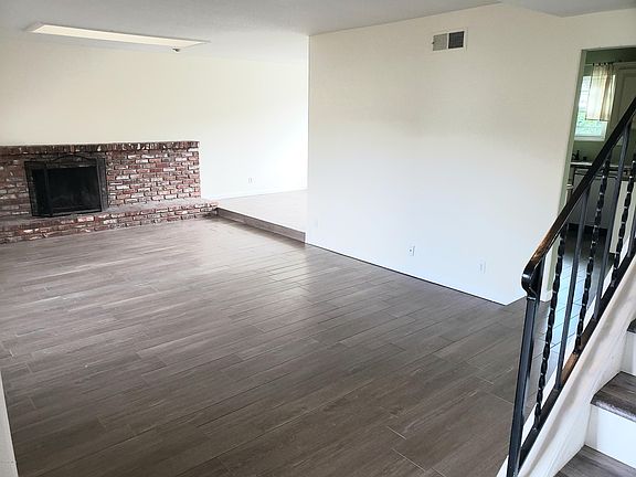 5th image of 165 Hiram Ave