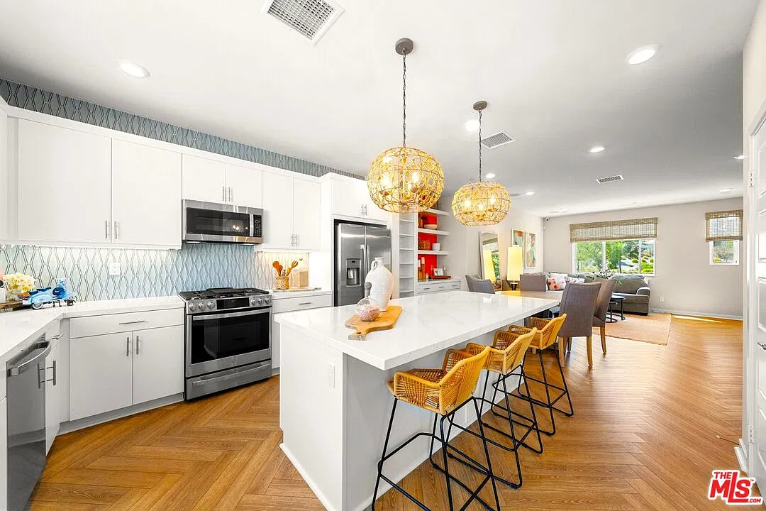 2 bed, 2.5 bath, 1720 sqft, $3,750 — Photo 1
