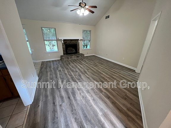 2nd image of 555 Cowan Rd