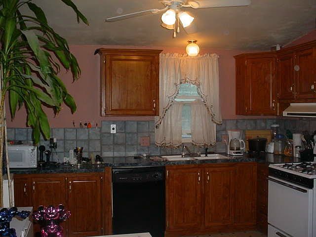 LOVELY UPGRADED KITCHEN
