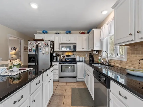 278 Oakham Rd, Barre, MA 01005