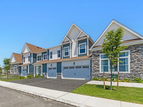 103 Foxwood Dr, Yaphank, NY 11980
