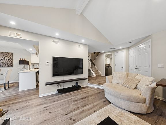 3rd image of 1608 Wildwood Ln