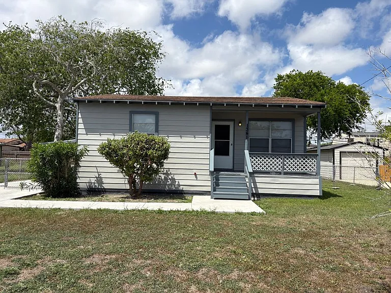1341 Daytona Dr — Photo 1