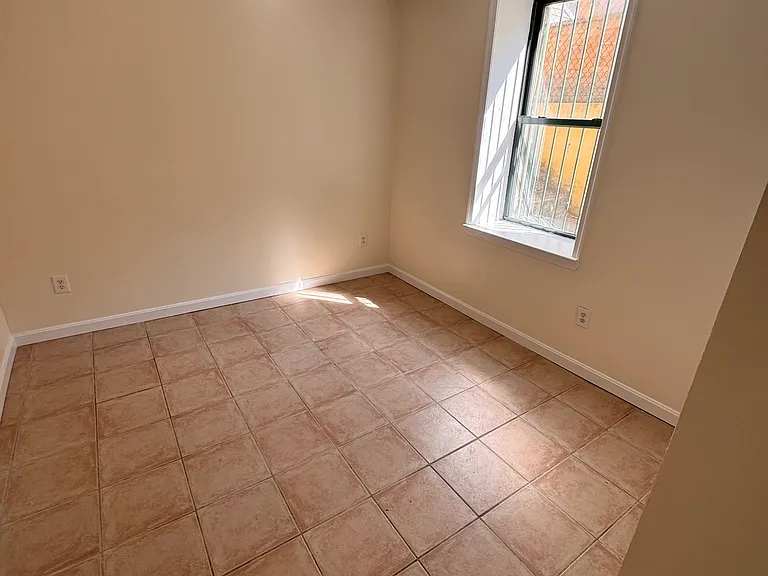 64 Park St #B — Photo 15