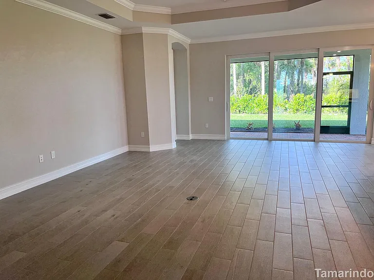 339 Tamarindo Ln — Photo 4