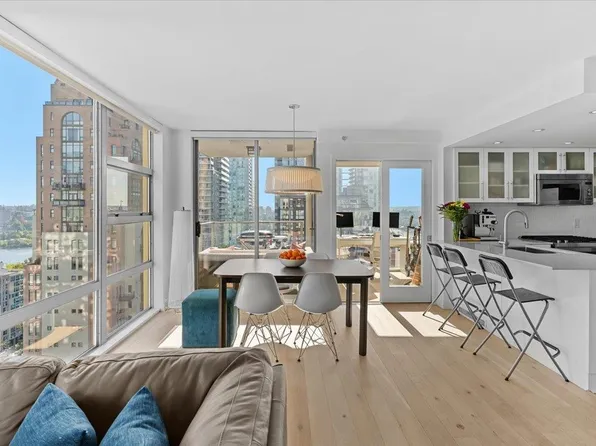 1225 Richards St #2303, Vancouver, BC V6B 1E6