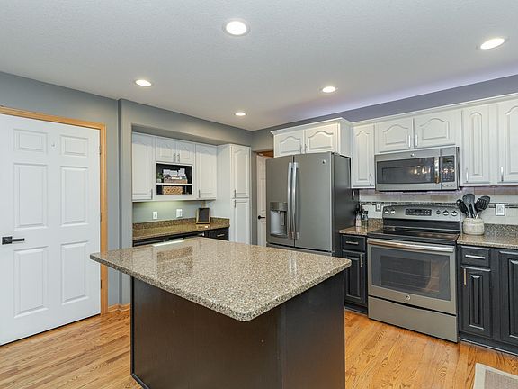 5th image of 1008 Southern Woods Pl SW