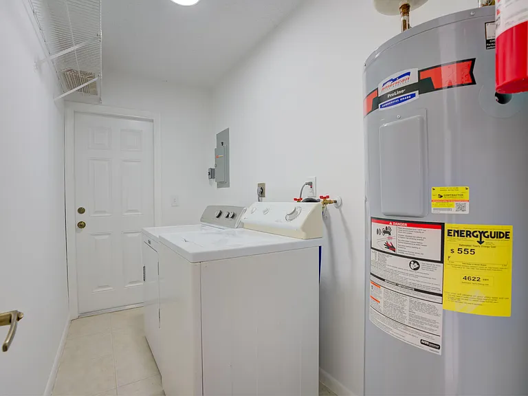 4698 Arthur St — Photo 12