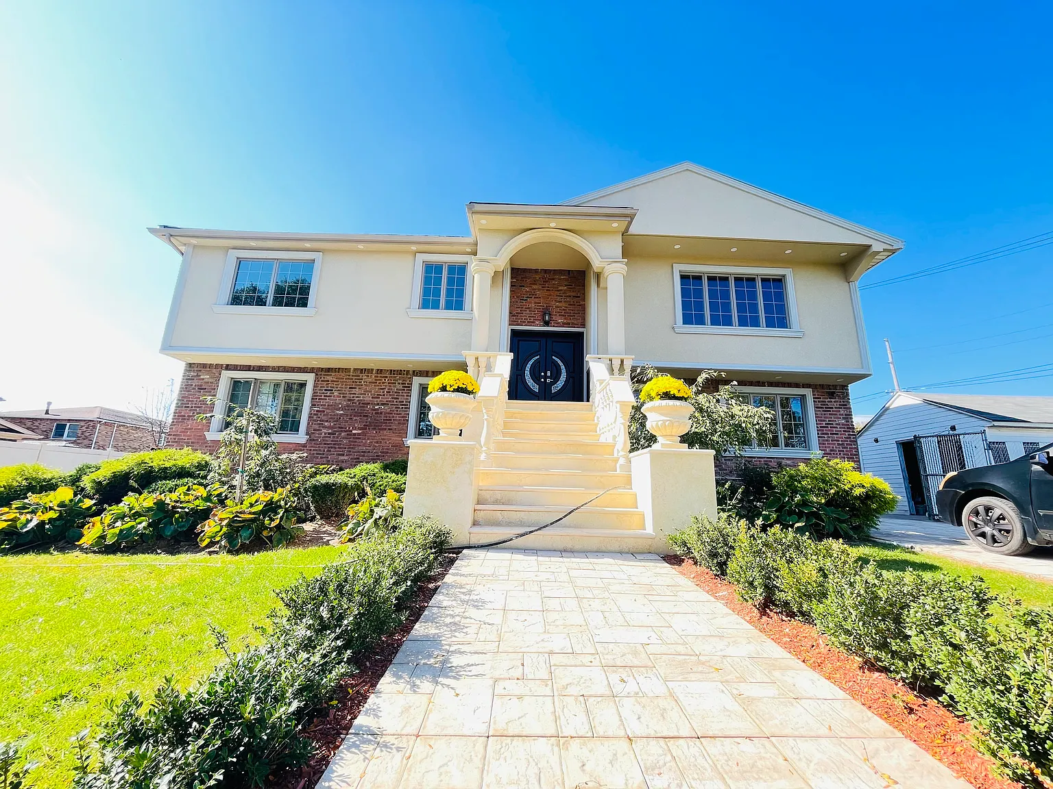 4 bed, 2200 sqft, $4,550 — Photo 1
