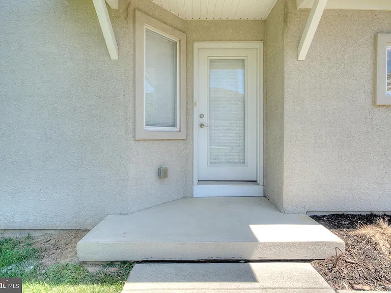 4 Regency Ct — Photo 6