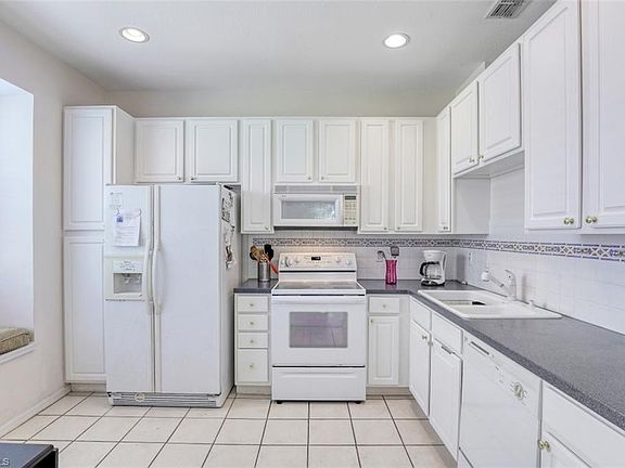 5th image of 7555 Meadow Lakes Dr APT 104