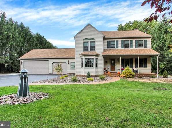 1120 Hoff Rd, Hanover, PA 17331