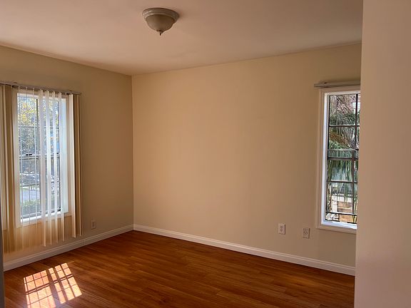 4th image of 617 N Rossmore Ave #210