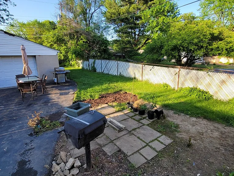 2208 Barrymore Ave — Photo 41