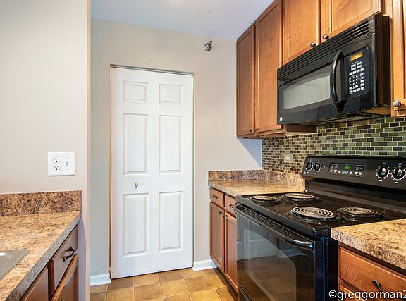 5th image of 105 Glengarry Dr #9-307