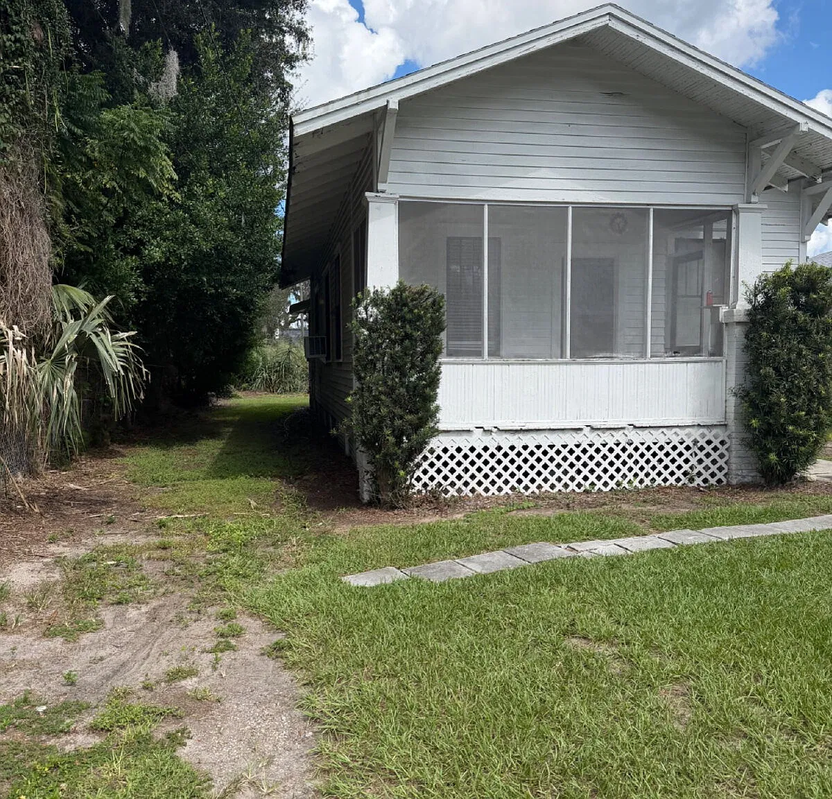 2 bed, 1.0 bath, 860 sqft, $1,200 — Photo 2
