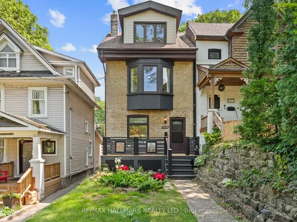 227 Waverley Rd, Toronto, ON M4L 3T4