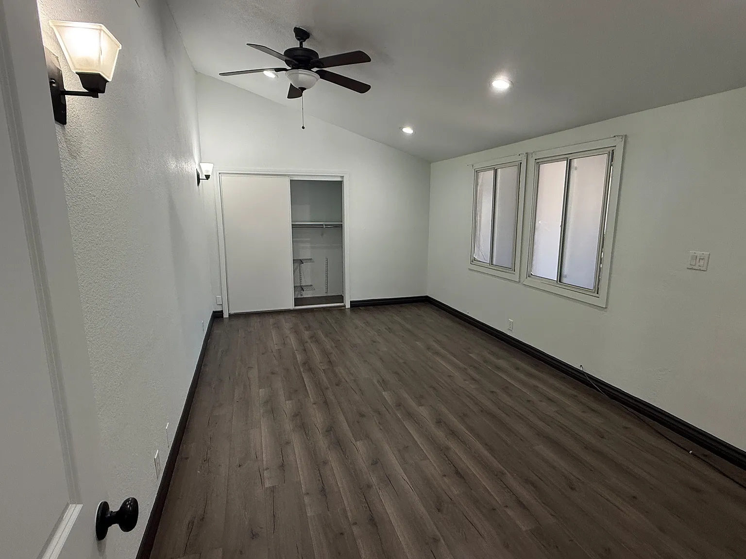 3 bed, 2.5 bath, 975 sqft, $3,800 — Photo 3