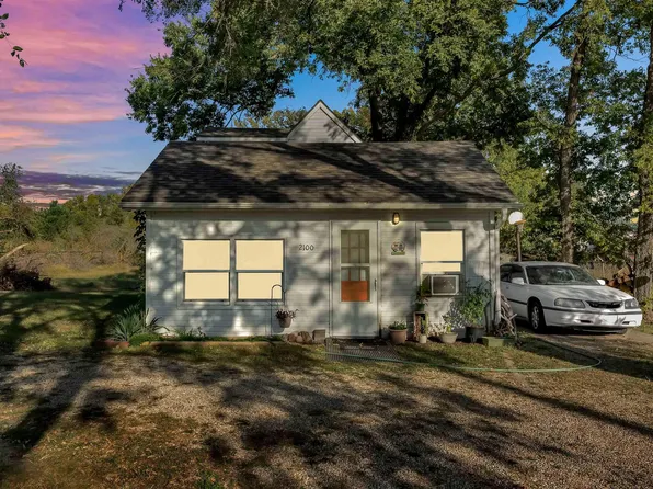 2100 NE Meriden Rd #2102-2104, Topeka, KS 66608