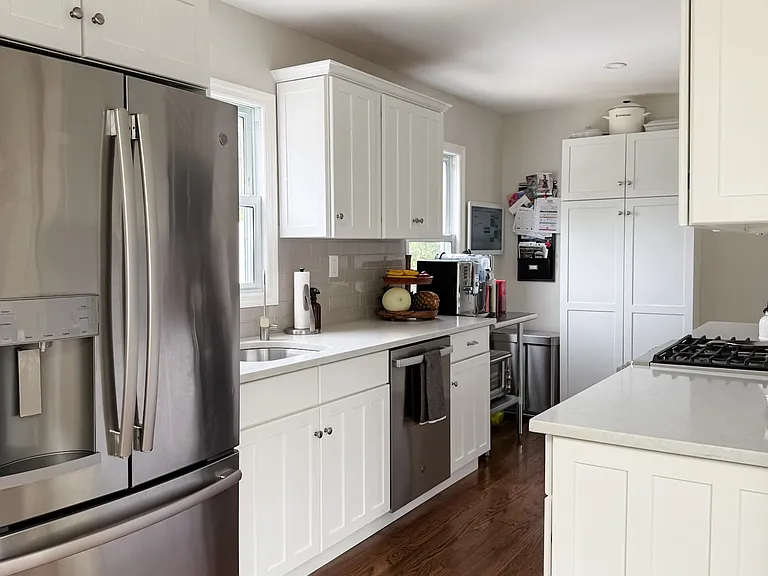 1558 Scriven Ave — Photo 2