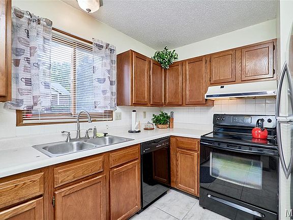 5th image of 6595 Dolphin Cir E