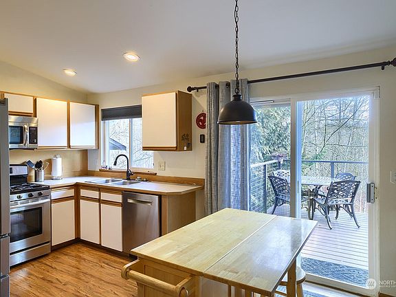 5th image of 2905 Lake Dr