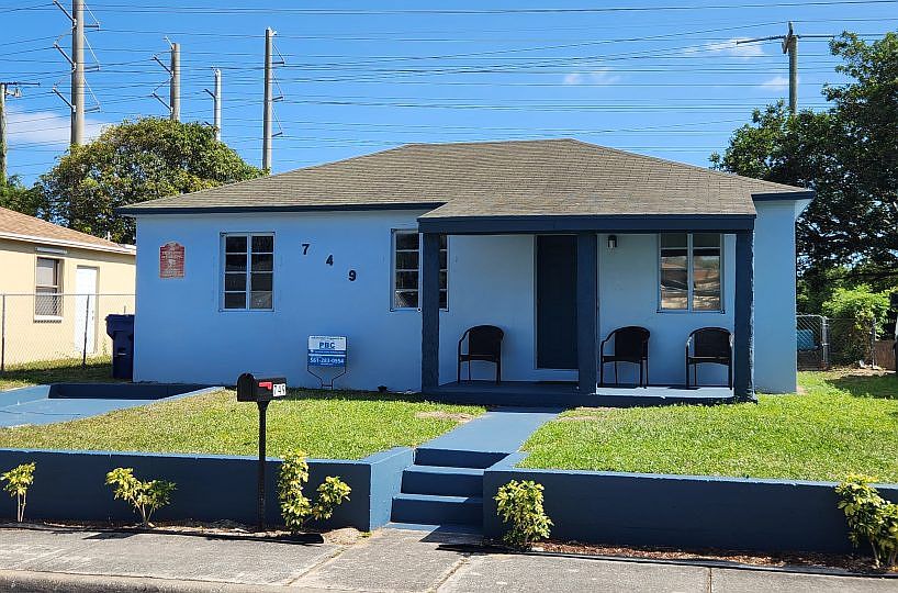 1st image of 749 W 1st St