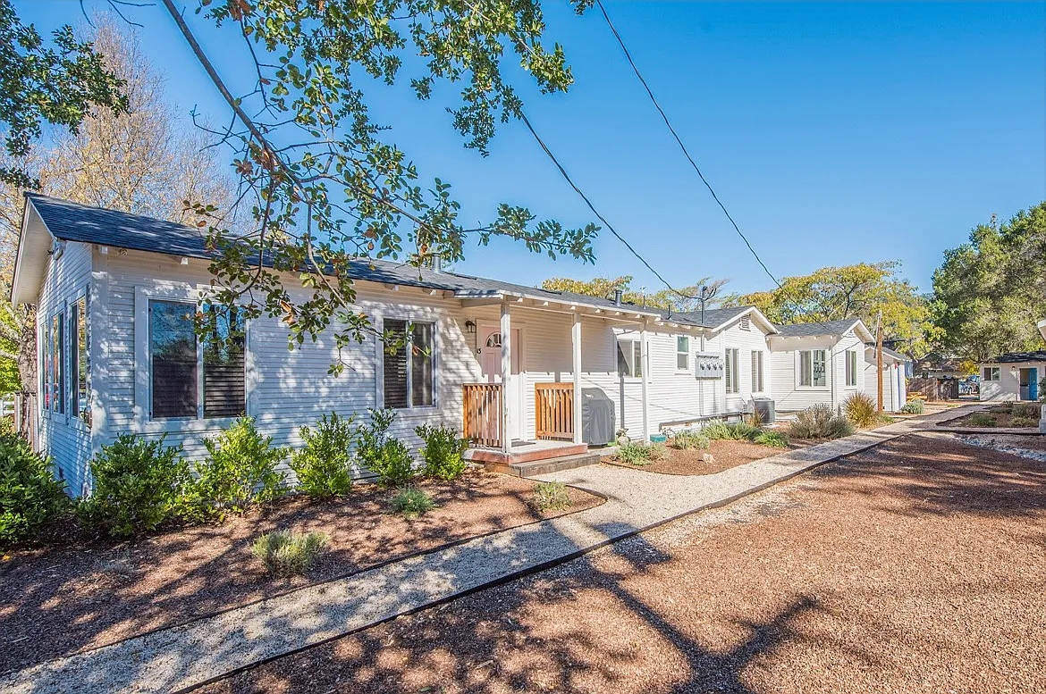 1 bed, 400 sqft, $1,800 — Photo 1