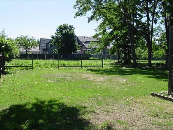 3rd image of 6524 Pecan Ave
