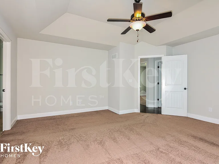 1811 Barclay Trail Dr — Photo 7