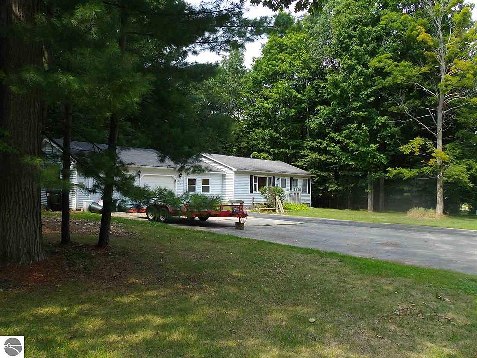 1st image of 382 Christina Ln