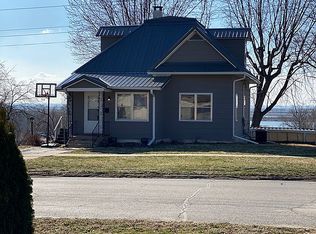 1013 Savannah St, Mound City, MO 64470