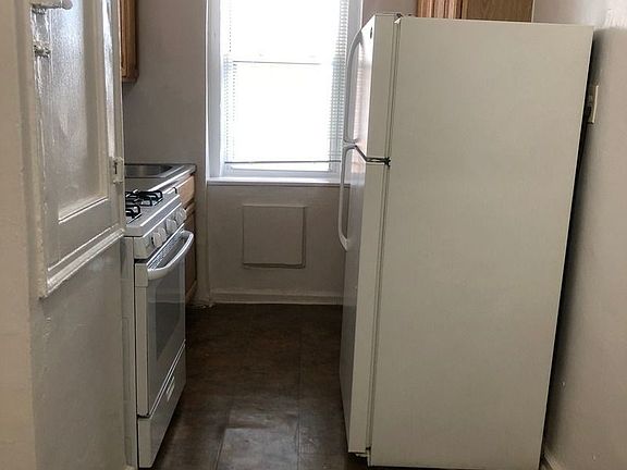 3rd image of 730 E 236th St APT 5F