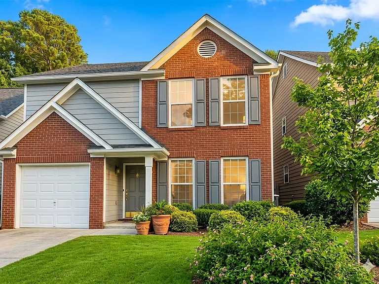 1256 Gates Cir — Photo 1
