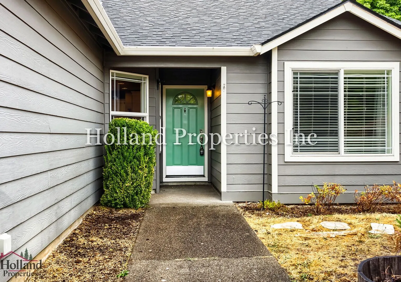 Beautiful Single-Level Sherwood Home with A/C, Fenced Yard & 2-Car Garage — Photo 3