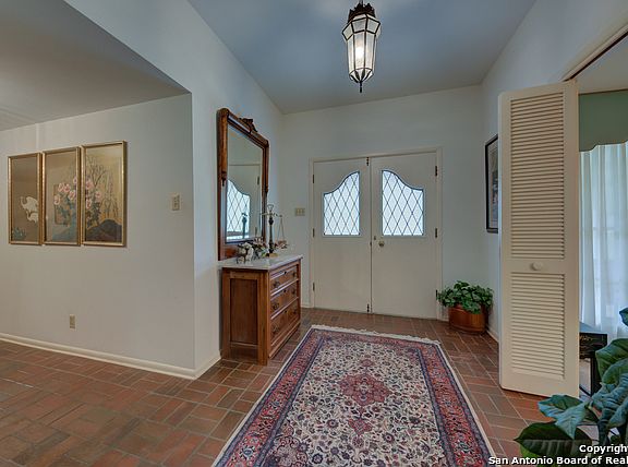 5th image of 209 Fleetwood Dr