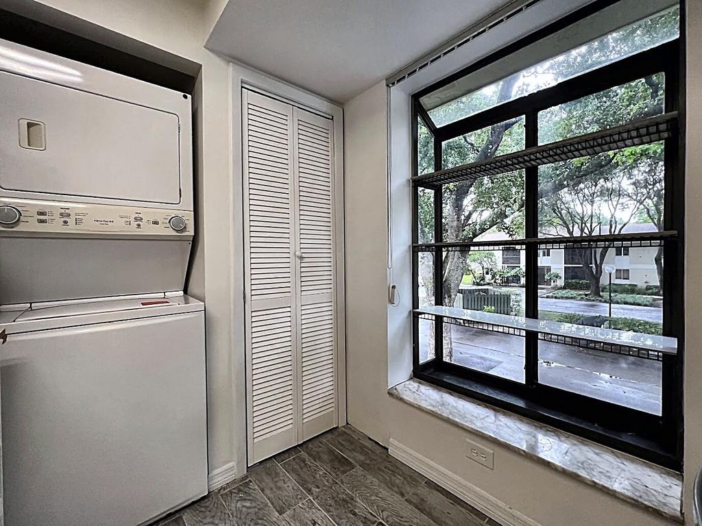 719 GARDENS Drive #206, photo 8