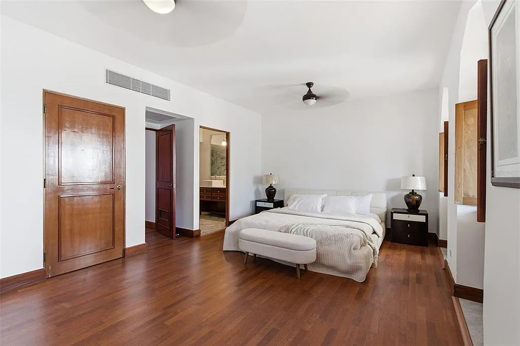 4 bed, 5.0 bath, 3800 sqft, $10,500 — Photo 4