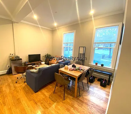 5 bed, 2.0 bath, $8,500 — Photo 4