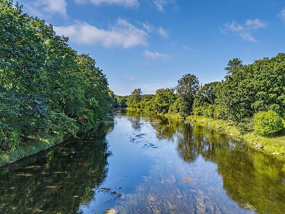 3rd image of 456/458 E Chippewa River Rd