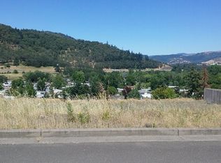 418 N View Dr, Roseburg, OR 97470