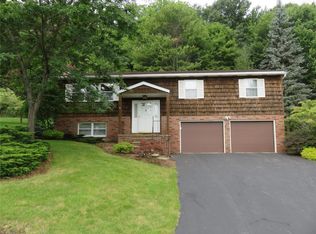 1620 Carnegie Dr, Vestal, NY 13850