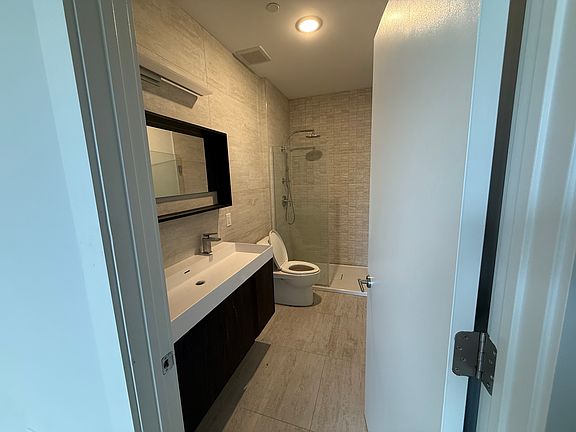 5th image of 338 Newark Ave APT 401
