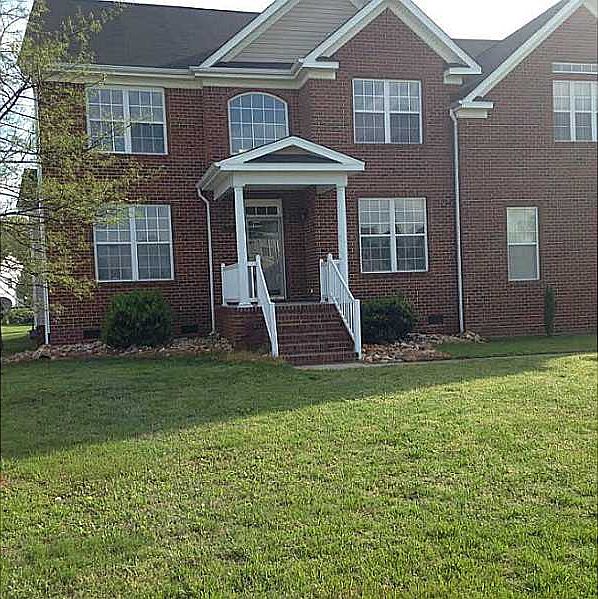 1st image of 1221 Spruce Ln