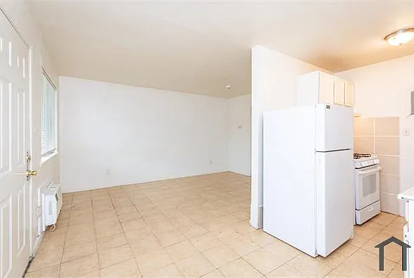 2562 Traction Ave #6 — Photo 3