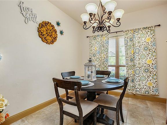 4th image of 10820 Thorngrove Ct