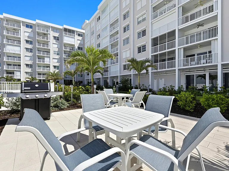 3443 Gulf Shore Blvd N #711 — Photo 32