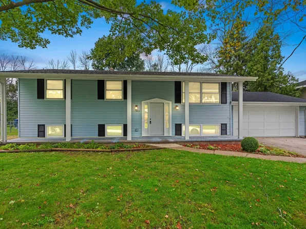 2415 Southwood Dr, Appleton, WI 54915